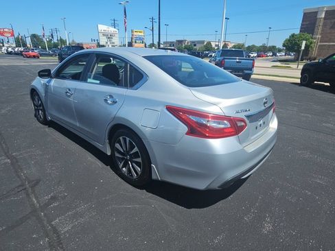 Used 2016 Nissan Altima 2.5 SV w/ Convenience Package FWD image 5