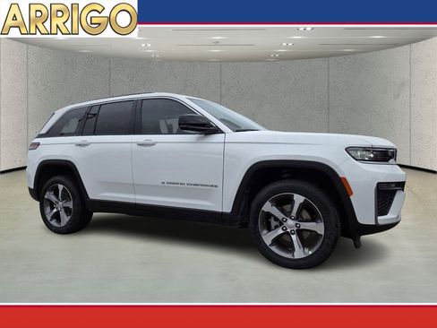 New 2026 Jeep Grand Cherokee Limited RWD image 1