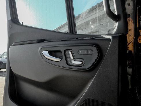 Used 2025 Mercedes-Benz Sprinter 2500 image 14