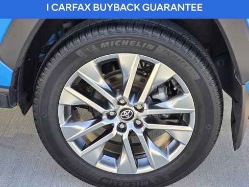 Used 2021 Toyota RAV4 XLE Premium image 9