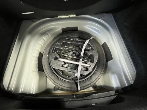 Certified 2024 Volkswagen Jetta SE w/ Panoramic Sunroof Package image 30