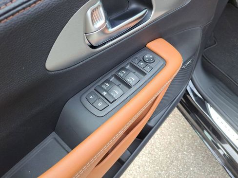 New 2026 Chrysler Pacifica Pinnacle w/ Trailer Tow Group AWD/4WD image 20