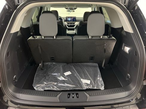 New 2026 Ford Explorer Active w/ Active Comfort Package image 30