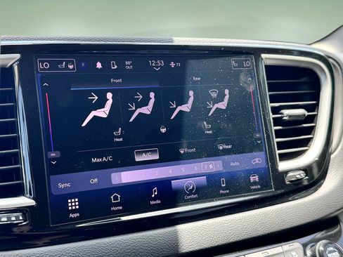 Used 2023 Chrysler Pacifica Touring-L FWD image 27