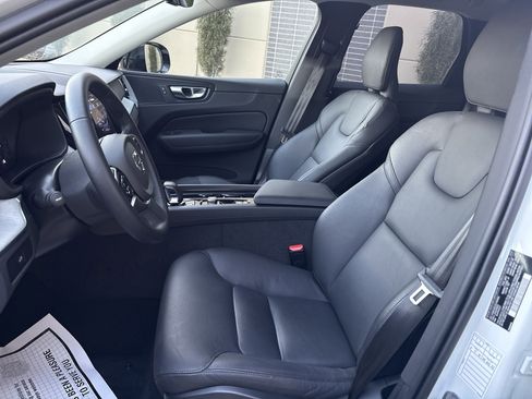 Used 2025 Volvo XC60 B5 Plus image 16
