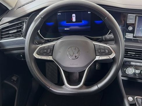 Used 2022 Volkswagen Jetta SE FWD image 16