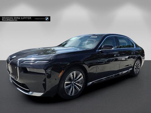 Certified 2023 BMW i7 xDrive60 w/ Parking Assistance Package AWD/4WD image 7