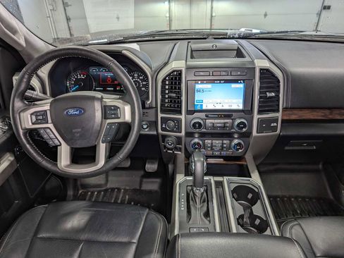 Used 2019 Ford F150 Lariat w/ Equipment Group 502A Luxury AWD/4WD image 18