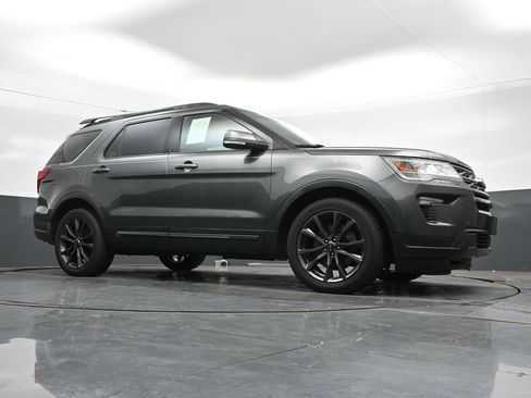 Used 2018 Ford Explorer XLT w/ Equipment Group 202A AWD/4WD image 36