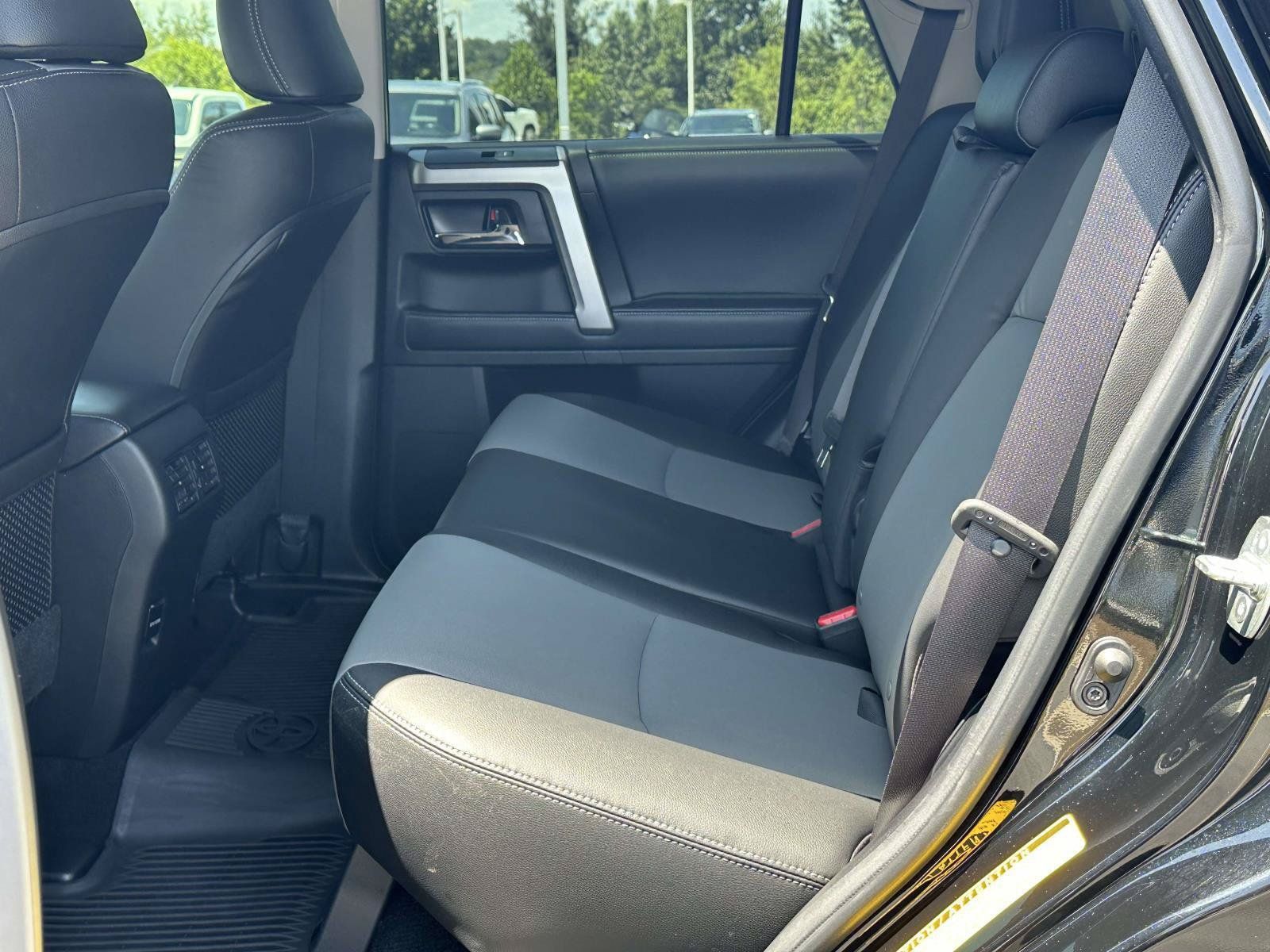 Used 2017 Toyota 4Runner SR5 Premium AWD/4WD image 9