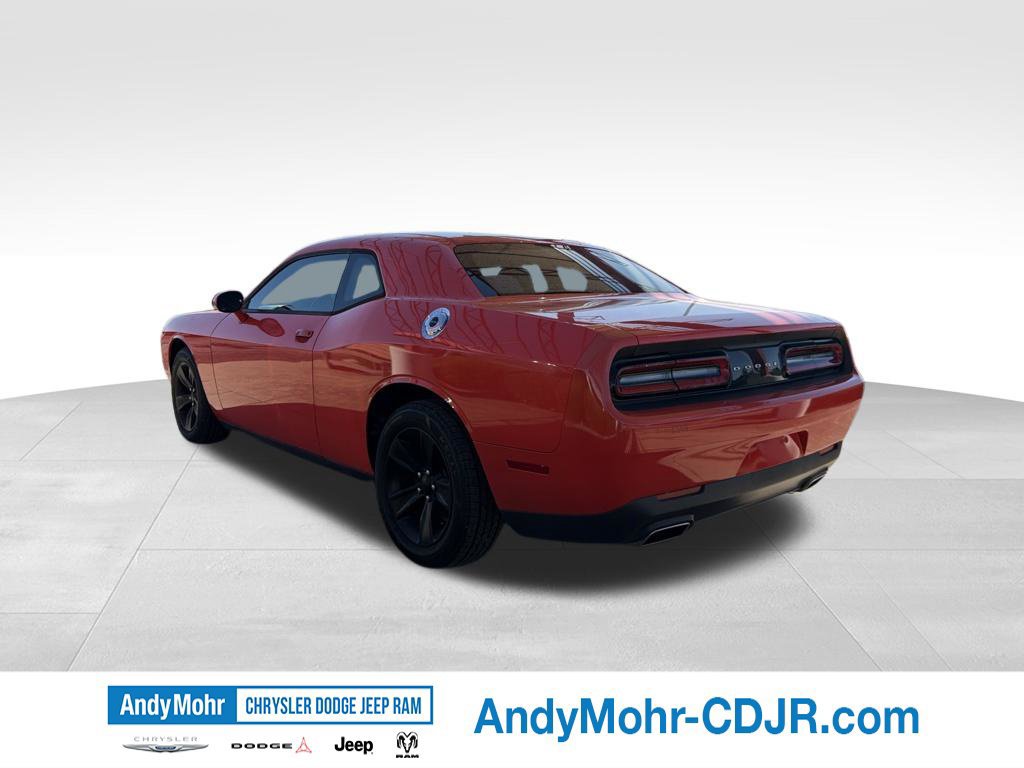Used 2016 Dodge Challenger SXT RWD image 5
