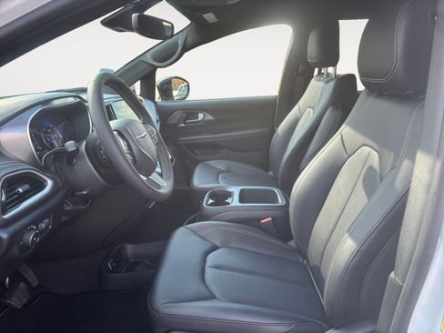 New 2026 Chrysler Pacifica Select FWD image 9