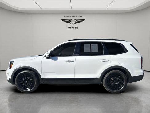 Used 2024 Kia Telluride AWD image 2