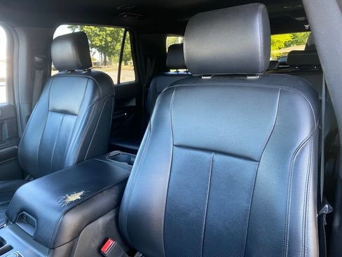 Used 2019 Ford Expedition Max XLT w/ Equipment Group 202A AWD/4WD image 11