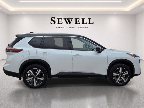 Used 2025 Nissan Rogue SL w/ SL Premium Package AWD/4WD image 5