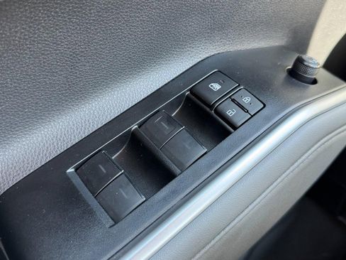 Used 2025 Toyota Highlander AWD image 25