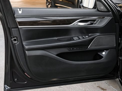 Used 2021 BMW 750i xDrive image 49