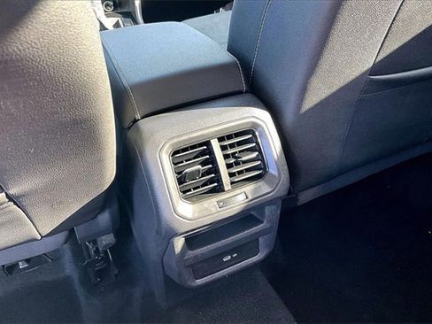 Used 2024 Volkswagen Taos SE image 10