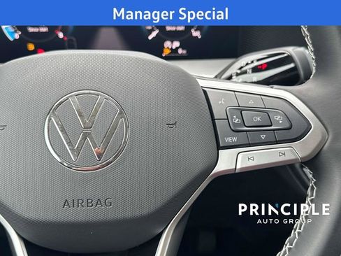 New 2025 Volkswagen Tiguan SE image 18