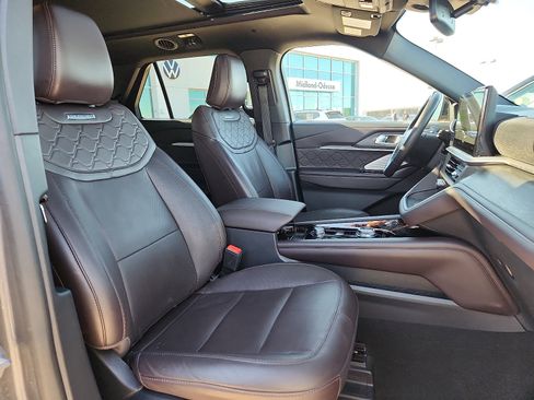 Used 2025 Ford Explorer Platinum w/ LUX Leather Package AWD/4WD image 15