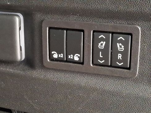 Used 2023 Chevrolet Tahoe LT w/ Luxury Package image 33