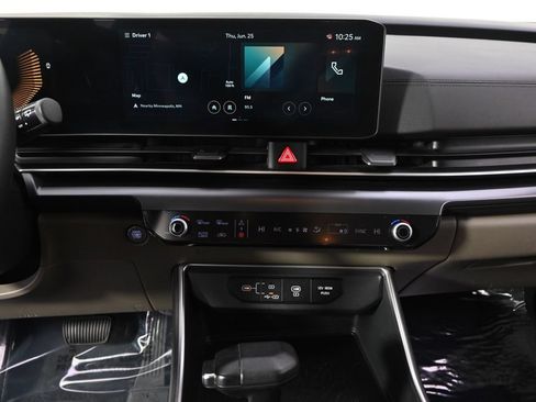 Used 2026 Kia Carnival FWD image 28