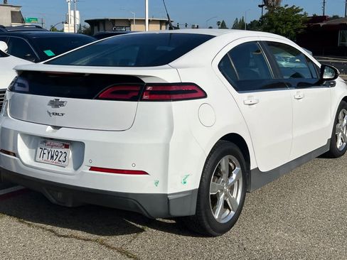 Used 2014 Chevrolet Volt Premium w/ Premium Trim Package FWD image 4
