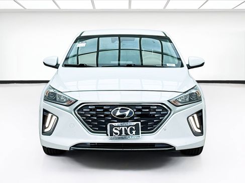 Used 2020 Hyundai Ioniq SE image 2