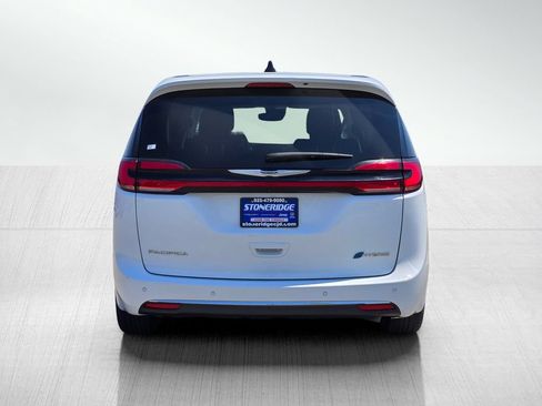 Used 2024 Chrysler Pacifica Limited FWD image 5