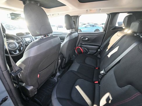 Used 2015 Jeep Renegade Trailhawk image 18