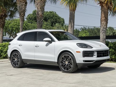 Used 2024 Porsche Cayenne AWD/4WD image 10