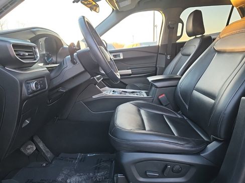 Used 2022 Ford Explorer XLT w/ Equipment Group 202A image 13