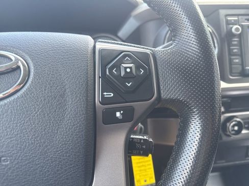 Used 2016 Toyota Tacoma SR5 w/ SR5 Appearance Package (SN) image 21