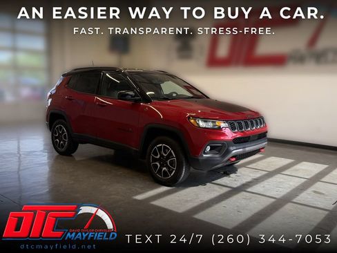 Used 2025 Jeep Compass Trailhawk AWD/4WD image 1