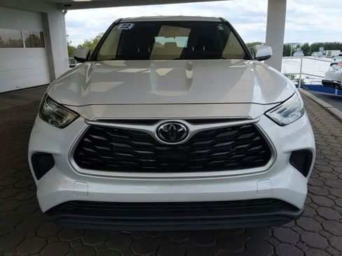 Used 2022 Toyota Highlander L FWD image 2