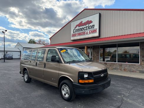 Used 2004 Chevrolet Express 2500 Passenger image 1