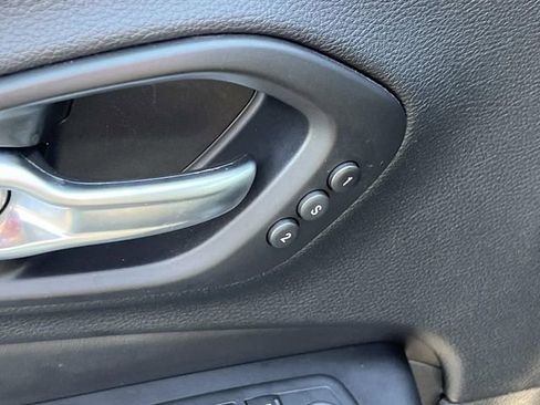 Used 2020 Jeep Cherokee Limited AWD/4WD image 18