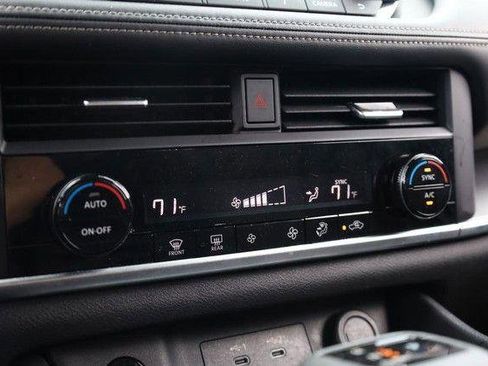 Used 2025 Nissan Rogue SV image 13