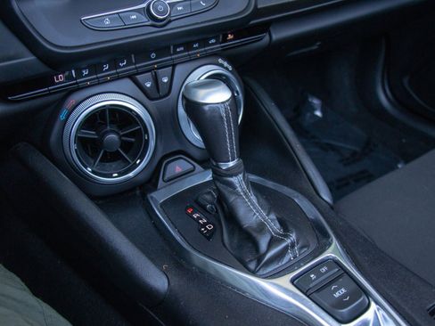Used 2020 Chevrolet Camaro LT image 15