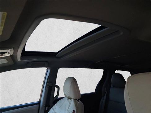 Used 2015 Toyota Sienna Limited FWD image 16