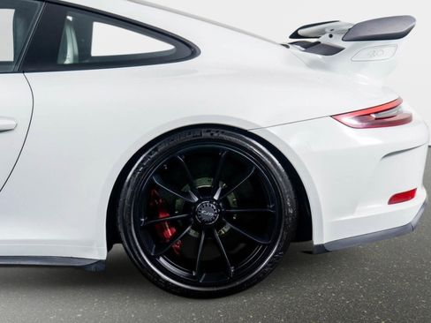 Used 2018 Porsche 911 GT3 w/ Sport Chrono Package RWD image 17