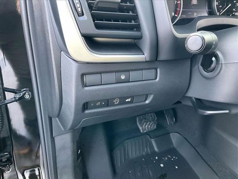 Used 2025 Nissan Rogue SV image 25