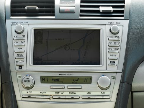 Used 2011 Toyota Camry XLE w/ SE/XLE Extra-Value Pkg FWD image 35