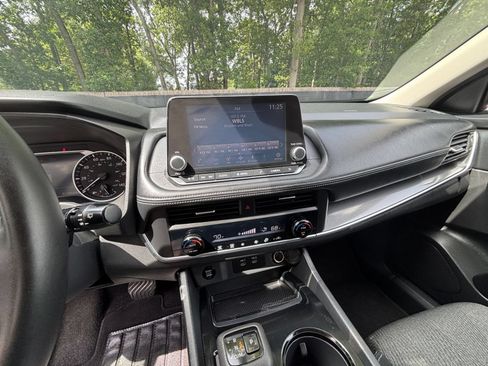 Used 2025 Nissan Rogue SV FWD image 16