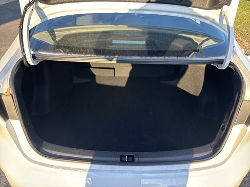 Used 2025 Toyota Corolla LE image 5