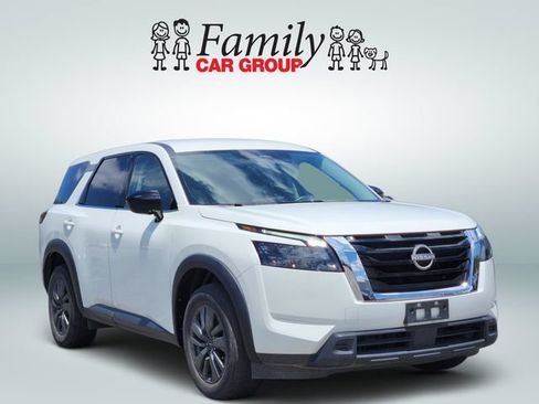 Used 2024 Nissan Pathfinder S FWD image 2