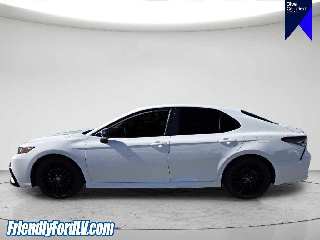 Used 2023 Toyota Camry SE FWD image 3
