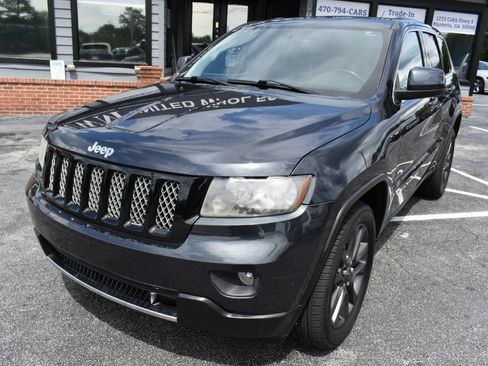 Used 2013 Jeep Grand Cherokee Altitude RWD image 2