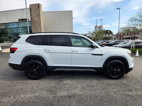 Used 2025 Volkswagen Atlas Peak Edition SE image 6