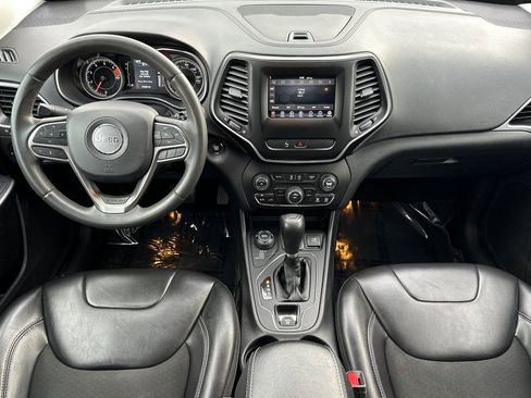 Used 2020 Jeep Cherokee Latitude Plus image 3